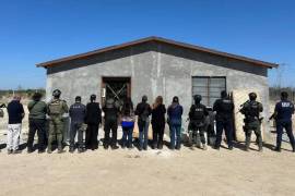 Autoridades aseguraron armas largas durante cateo en un rancho de la Región Carbonífera.