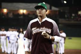 Julio Urías entrena con Tomateros de Culiacán en busca de un lugar para la temporada 2025-2026 de la Liga ARCO Mexicana del Pacífico.
