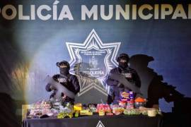 En un operativo ejecutado en la colonia Colinas de Santa Engracia se logró el decomiso de 19 kilos de pirotecnia.