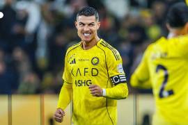 Cristiano Ronaldo celebra su gol 957, marcado de forma insólita con la espalda, durante el empate 2-2 entre Al-Nassr y Al-Ettifaq en la Saudi Pro League.
