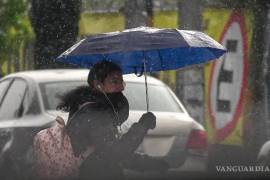 La lluvia y granizo sorprendieron a sectores de Saltillo sin generar reportes de emergencia, de acuerdo con Protección Civil.