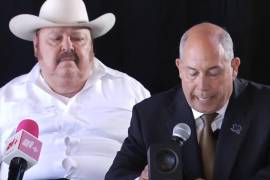 El cantante de música regional mexicana Ramón Ayala y su hijo, Ramón Ayala Jr., enfrentan una demanda en Texas por presunto abuso sexual y acoso presentada por ex integrantes de su agrupación.