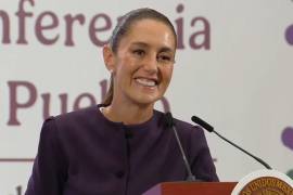 La presidenta de México desmiente que su gobierno busque acceder al padrón electoral para implementar la CURP con datos biométricos; asegura respeto a la autonomía del INE y a la Constitución.