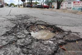 Las brigadas del ayuntamiento ya trabajan en la reparación de baches en diversos sectores de Saltillo.