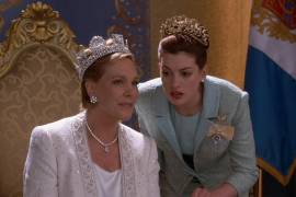 Personaje. Julie Andrews interpretó a la Reina Clarisse, abuela de Mia Thermopolis, en las dos primeras películas de ‘El Diario de la Princesa’.