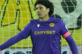 Guillermo Ochoa fue clave bajo los tres palos al mantener el cero en la victoria 1-0 del AEL Limassol como visitante.