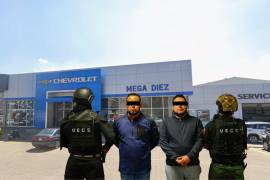 Fiscalía detiene a gerente y exgerente de agencia de Chevrolet en Oaxaca por el delito de fraude.