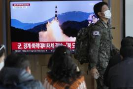 Japón dice que misiles disparados por Corea del Norte sobrevolaron el norte de la nación el jueves.
