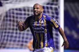 João Pedro llegó de la Liga Inglesa, es un brasileño naturalizado italiano, con mucho gol en sus tachones.