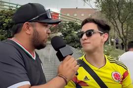 En plena Macroplaza de Monterrey, un saltillense fue confundido con aficionado colombiano durante el ambiente mundialista.