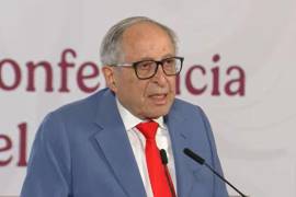 David Kershenobich informó que México mantiene vigilancia epidemiológica y solo ha registrado tres casos de Cyclospora, mientras EU descartó un falso positivo.