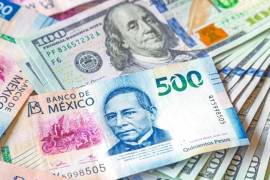 El dólar estadounidense atraviesa su peor crisis semestral en más de 50 años, cayendo más del 10% en 2025. Las políticas comerciales de Donald Trump y la desconfianza en la Reserva Federal impulsan al peso mexicano a niveles no vistos en años.