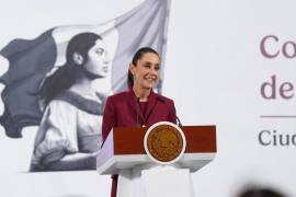 Claudia Sheinbaum reafirma que el Estado tiene un rol estratégico en la recuperación de Mexicana de Aviación. La aerolínea operará con nuevos aviones, buscará conectar regiones desatendidas y garantizar precios justos.