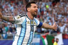 Las plataformas financieras relegan al astro argentino por debajo de cientos de futbolistas debido a su edad, pero su vigencia en la cancha destroza cualquier métrica económica.