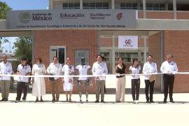 Claudia Sheinbaum inauguró el CBTIS No. 305 en Mérida junto a autoridades educativas y un robot humanoide llamado “Atom”.