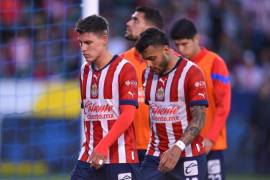 Los jugadores de Chivas, Calderón y Vega, han emulado los actos de otros a quienes les ha costado sanciones.