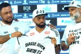 Gabigol durante su presentación oficial con Santos, acto que se vio empañado por la advertencia de la barra organizada en plena conferencia de prensa rumbo a la temporada 2026.