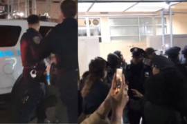 Elementos de policía llegan a protesta en contra de ICE en Brooklyn