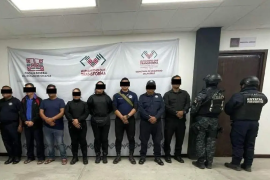 Los agentes detenidos quedaron a disposición de autoridades para definir su situación jurídica.