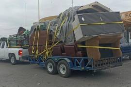 La camioneta y la traila quedaron aseguradas tras la inspección en el libramiento Fausto Z. Martínez.