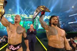The Rock y Roman Reigns se impusieron a Cody Rhodes y Seth Rollins en la Noche 1 de WrestleMania.