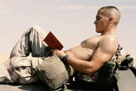 Personaje. Jake Gyllenhaal protagoniza ‘Soldado Anónimo’, cinta que explora los efectos psicológicos de la espera y la ausencia de combate durante una guerra.