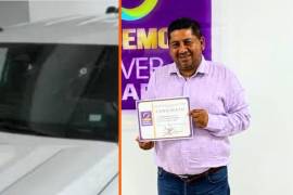La camioneta del exalcalde Román Mena presentó impactos de bala tras el ataque registrado cerca de Palenque; la Fiscalía de Chiapas abrió una investigación.