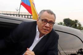 El 5 de agosto, la SRE solicitó un salvoconducto para Jorge Glas, exvicepresidente de Ecuador, invocando el acuerdo suscrito con Suiza el 15 de junio: “el señor Glas Espinel... sea entregado y trasladado a un tercer país”. Ante esto, la cancillería de Ecuador brindó una negativa.