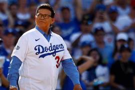 Fernando Valenzuela, icónico exlanzador de los Dodgers de Los Ángeles, está hospitalizado en estado grave en Los Ángeles, según informan fuentes cercanas.