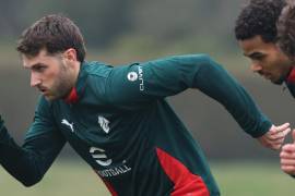 Santiago Giménez volvió a entrenar con el AC Milan durante la semana, pero Massimiliano Allegri decidió no convocarlo para el duelo ante Lazio en la Serie A mientras continúa su proceso de recuperación.