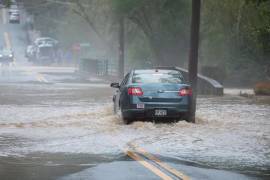 El huracán Flossie provocará fuertes lluvias en varias regiones de territorio mexicano, granizadas y fuertes vientos, mientras la canícula generará temperaturas de hasta 45 grados.