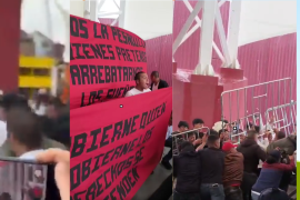 Normalistas protestando en Pachuca durante el informe de Claudia Sheinbaum
