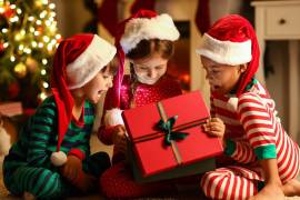 Descubre cuándo se dan los regalos de Navidad, el 24 o 25 de diciembre.