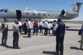 El pasado 2 de abril, el secretario de Gobernación, Adán Augusto López, promovió la consulta de revocación de mandato en Coahuila y Sonora; una fotografía reveló el uso de un avión de GN.
