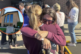 Agentes estatales y federales resguardan la Escuela Católica Annunciation tras el tiroteo registrado en Minneapolis.