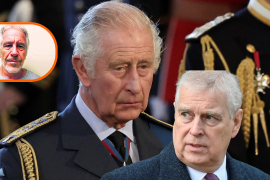 El Rey Carlos remueve los títulos reales de su hermano Andrés tras acusaciones de acoso sexual
