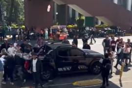 Momentos de tensión y enfrentamientos físicos se registraron este viernes durante una protesta laboral de trabajadores del Poder Judicial de la Ciudad de México.