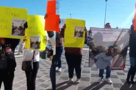 Familiares de Kevin Díaz Ríos se manifestaron pacíficamente en la Fiscalía de Piedras Negras exigiendo justicia por su asesinato.