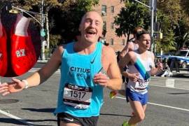 El maratonista no solo finalizó la carrera con este calzado, sino que llevó su ritmo en un poco más de 4 minutos.