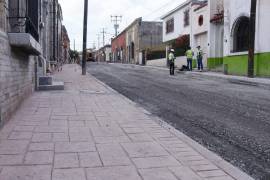 Banquetas recién remodeladas en la calle General Cepeda, donde no se instalaron las líneas tactopodales para personas con discapacidad visual.