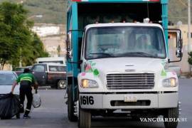 Los trabajadores de limpieza mantienen un horario regular durante los días 24 y 31 de diciembre.