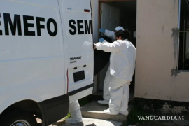 Personal forense trabaja en la recepción y análisis de los cuerpos que llegan a los Semefos de Coahuila durante el año.