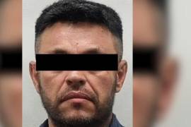 Francisco “N”, de 46 años, fue notificado de una orden de aprehensión por su presunta participación en el abandono de dos cadáveres en un auto.