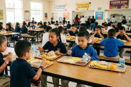 Autoridades sanitarias investigan la intoxicación de 65 estudiantes en Venustiano Carranza, Chiapas, tras consumir alimentos distribuidos en la escuela.