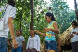 El turismo comunitario se distingue porque es gestionado directamente por las comunidades, que son quienes toman decisiones sobre el uso de su patrimonio.