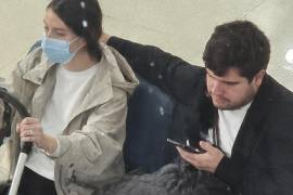 Gonzalo “Bobby” López Beltrán fue captado en el Centro Médico ABC de Santa Fe, donde llevó a su hijo a una consulta pediátrica. La imagen desató críticas por el contraste con el discurso de austeridad de AMLO.