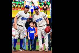 Jugadores de Acereros y Saraperos se unieron en el diamante con un objetivo solidario en beneficio de menores con discapacidad auditiva.