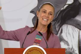 Durante su conferencia matutina, la presidenta Claudia Sheinbaum respondió a señalamientos de medios y opositores, a quienes acusó de desinformación.