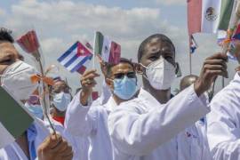 Un total de 277 médicos de origen cubano ya comenzaron a trabajar para el IMSS en diferentes estados del país; se espera el arribo de otros 333 médicos especialistas.