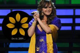 Las redes sociales han estallado, luego de que en la cuenta oficial de la inolvidable Jenni Rivera se completaran los pétalos de la famosa flor amarilla